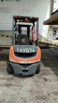 รถยกโตโยต้ารุ่น 8 เสาสูง 4.50 เมตร แผงงาสไลด์ เครื่องเบนซิน เกียร์ธรรมดา