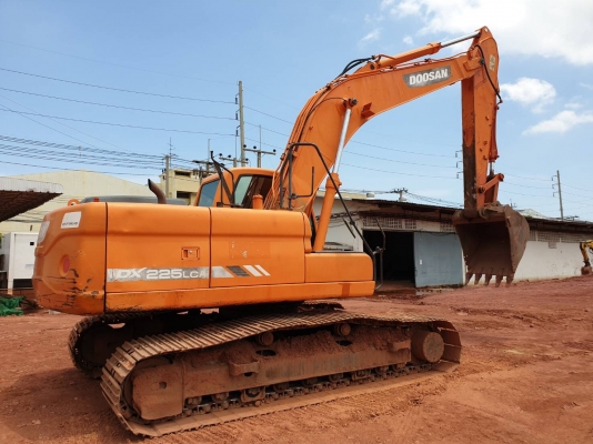 ขายรถแบคโค DOOSAN DX225LCA ปี.55 ราคา.695,000 ต่อรอง ระบบไฟใช้งานได้ สีเดิมๆ เครื่องปั้ม แรง เอวแน้น ลูเลอร์เต็ม แอร์เย็น เอกสารใบอิมวอย สนใจคันนี้รีบโทรจองด่วนที่.081-3531946 ต่อ.บางนา ID LINE รถใช้งานที่ สมุทรปราการ