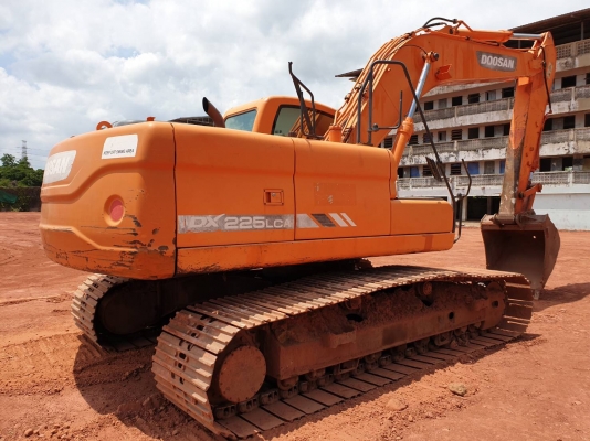ขายรถแบคโค DOOSAN DX225LCA ปี.55 ราคา.695,000 ต่อรอง ระบบไฟใช้งานได้ สีเดิมๆ เครื่องปั้ม แรง เอวแน้น ลูเลอร์เต็ม แอร์เย็น เอกสารใบอิมวอย สนใจคันนี้รีบโทรจองด่วนที่.081-3531946 ต่อ.บางนา ID LINE รถใช้งานที่ สมุทรปราการ