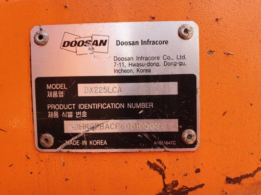ขายรถแบคโค DOOSAN DX225LCA ปี.55 ราคา.695,000 ต่อรอง ระบบไฟใช้งานได้ สีเดิมๆ เครื่องปั้ม แรง เอวแน้น ลูเลอร์เต็ม แอร์เย็น เอกสารใบอิมวอย สนใจคันนี้รีบโทรจองด่วนที่.081-3531946 ต่อ.บางนา ID LINE รถใช้งานที่ สมุทรปราการ