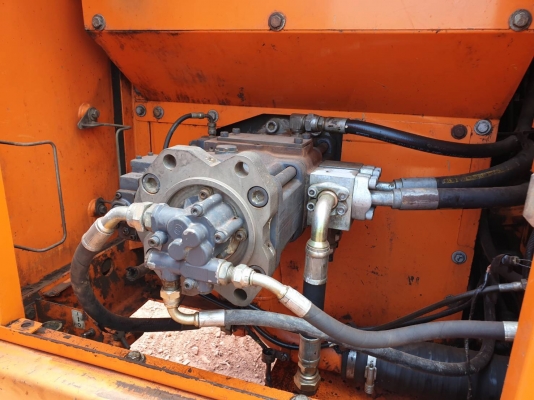 ขายรถแบคโค DOOSAN DX225LCA ปี.55 ราคา.695,000 ต่อรอง ระบบไฟใช้งานได้ สีเดิมๆ เครื่องปั้ม แรง เอวแน้น ลูเลอร์เต็ม แอร์เย็น เอกสารใบอิมวอย สนใจคันนี้รีบโทรจองด่วนที่.081-3531946 ต่อ.บางนา ID LINE รถใช้งานที่ สมุทรปราการ