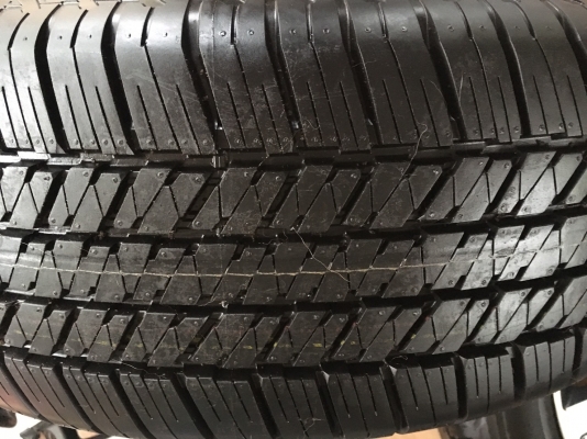 ล้อแม็กซ์ป้ายแดง ฟอร์จูนเนอร์ 18 สภาพใหม่ถอดป้ายแดง ยางบริดโตนปี 19 ตุ่มหน้าสีเส้นยังอยู่