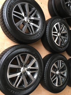 ล้อแม็กซ์ป้ายแดง ฟอร์จูนเนอร์ 18 สภาพใหม่ถอดป้ายแดง ยางบริดโตนปี 19 ตุ่มหน้าสีเส้นยังอยู่