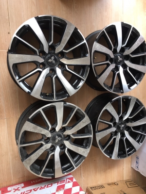 ล้อแม็กซ์มิตซูบิชิปาเจโร่ป้ายแดง ขอบ 18 พร้อมยางบริดโตน 265/60/18 ปลายปี 18