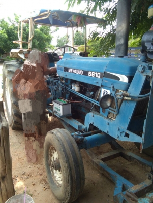 ขายรถไถ FORD รุ่น 6600 รถพร้อมใช้ เอกสารเล่มทะเบียน อุปกรณต่อพ่วงมีให้ 2 อย่าง