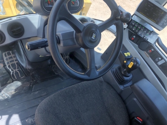 ขายรถตักล้อยาง CAT 924K ปี 2014 แขนยาวพิเศษ นำเข้าเองจากญี่ปุ่น สภาพสวยพร้อมใช้งาน มีVDOการทำงานครับ ขายรถตักล้อยาง CAT 924K ปี 2014 แขนยาวพิเศษ นำเข้าเองจากญี่ปุ่น สภาพสวยพร้อมใช้งาน มีVDOการทำงานครับ