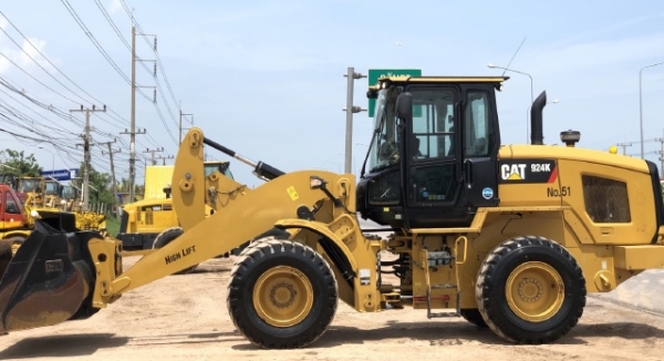 ขายรถตักล้อยาง CAT 924K ปี 2014 แขนยาวพิเศษ นำเข้าเองจากญี่ปุ่น สภาพสวยพร้อมใช้งาน มีVDOการทำงานครับ ขายรถตักล้อยาง CAT 924K ปี 2014 แขนยาวพิเศษ นำเข้าเองจากญี่ปุ่น สภาพสวยพร้อมใช้งาน มีVDOการทำงานครับ