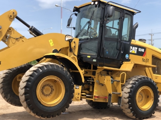 ขายรถตักล้อยาง CAT 924K ปี 2014 แขนยาวพิเศษ นำเข้าเองจากญี่ปุ่น สภาพสวยพร้อมใช้งาน มีVDOการทำงานครับ ขายรถตักล้อยาง CAT 924K ปี 2014 แขนยาวพิเศษ นำเข้าเองจากญี่ปุ่น สภาพสวยพร้อมใช้งาน มีVDOการทำงานครับ