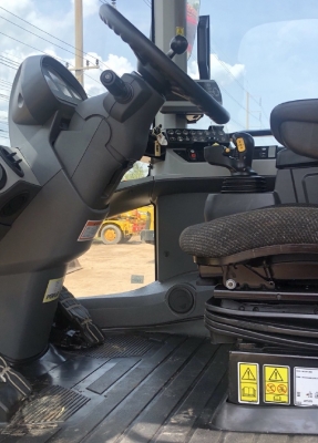 ขายรถตักล้อยาง CAT 924K ปี 2014 แขนยาวพิเศษ นำเข้าเองจากญี่ปุ่น สภาพสวยพร้อมใช้งาน มีVDOการทำงานครับ ขายรถตักล้อยาง CAT 924K ปี 2014 แขนยาวพิเศษ นำเข้าเองจากญี่ปุ่น สภาพสวยพร้อมใช้งาน มีVDOการทำงานครับ