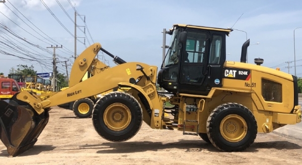 ขายรถตักล้อยาง CAT 924K ปี 2014 แขนยาวพิเศษ นำเข้าเองจากญี่ปุ่น สภาพสวยพร้อมใช้งาน มีVDOการทำงานครับ ขายรถตักล้อยาง CAT 924K ปี 2014 แขนยาวพิเศษ นำเข้าเองจากญี่ปุ่น สภาพสวยพร้อมใช้งาน มีVDOการทำงานครับ
