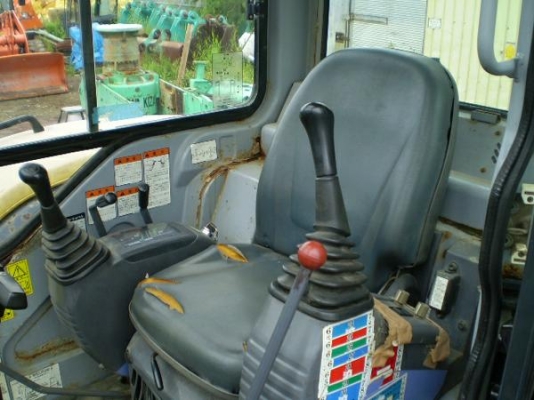 ขายรถขุด KOMATSU รุ่นPC40 MR-1  มีตู้เก๋ง