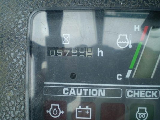 ขายรถขุด KOMATSU รุ่นPC40 MR-1  มีตู้เก๋ง