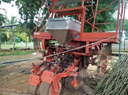 ขายเครื่องปลูกอ้อยของ KK ตามรูป