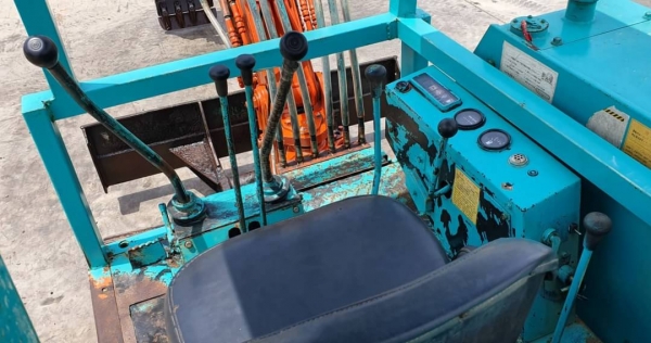 ขายด่วนรถแบคโคมิสซูHS30L3มิสซูเทียบเท่าPC30เครื่องมิสซู4สูบปั่มแรงรถนอกเพิ่งนำเข้ามาใหม่ยังไม่เคยใช้งานในเมืองไทยเลย