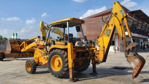 ขายด่วนรถตักJCBตักหน้าขุดหลัง3CXขนาดใหญ่7ตันตัก2.5คิวยกสูง3เมตรเกียร์ทอร์คเครื่องดีเซล4สูบปั้มแรงรถเพื่งนำเข้า