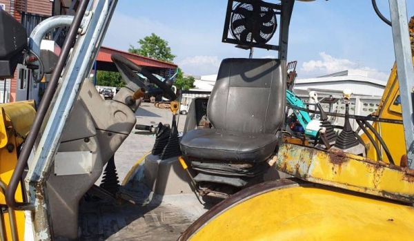 ขายด่วนรถตักJCBตักหน้าขุดหลัง3CXขนาดใหญ่7ตันตัก2.5คิวยกสูง3เมตรเกียร์ทอร์คเครื่องดีเซล4สูบปั้มแรงรถเพื่งนำเข้า