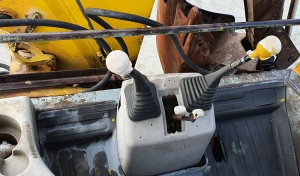 ขายด่วนรถตักJCBตักหน้าขุดหลัง3CXขนาดใหญ่7ตันตัก2.5คิวยกสูง3เมตรเกียร์ทอร์คเครื่องดีเซล4สูบปั้มแรงรถเพื่งนำเข้า