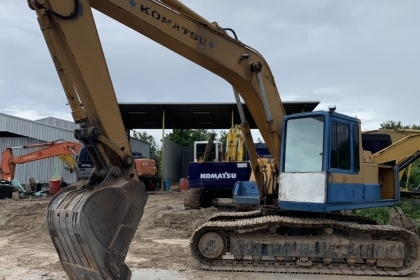 ขาย!! &gt;&gt;&gt; Komatsu Pc200 รุ่น 3 พร้อมใช้งาน เอวแน่นดี &lt;&lt;&lt; เบอร์ติดต่อ 098-7155789 086-4631102