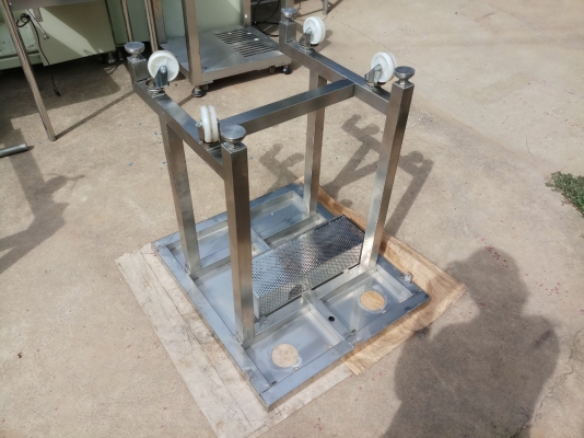 โต๊ะสแตนเลส ขนาด 63.5x74x71.5 ซม.