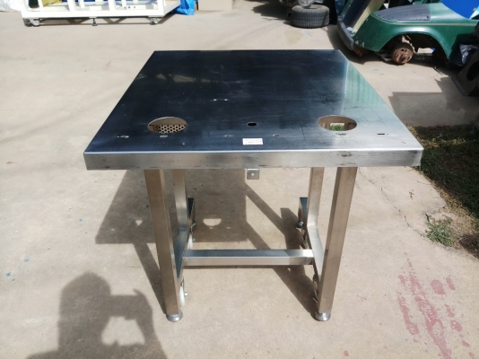 โต๊ะสแตนเลส ขนาด 63.5x74x71.5 ซม.