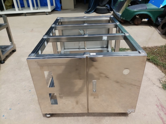 โครงสร้างเครื่องจักรสแตนเลส ขนาด 80x124x55 ซม.ความสูงรวมล้อ 66 ซม.