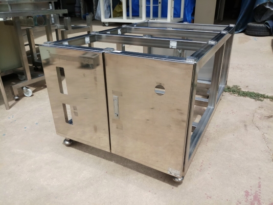 โครงสร้างเครื่องจักรสแตนเลส ขนาด 80x124x55 ซม.ความสูงรวมล้อ 66 ซม.