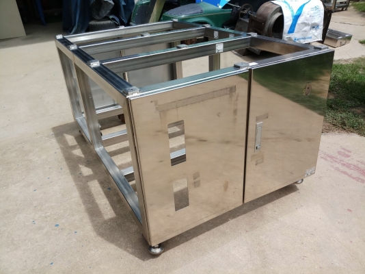 โครงสร้างเครื่องจักรสแตนเลส ขนาด 80x124x55 ซม.ความสูงรวมล้อ 66 ซม.