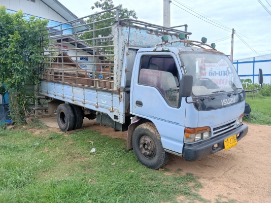 ขายครับ 6 ล้อ Isuzu npr 120 แรงปี 43 ขายตามสภาพ เครื่องดี คัสซีดี เอกสารเล่มทะเบียนพร้อมโอน ขาย 265,
