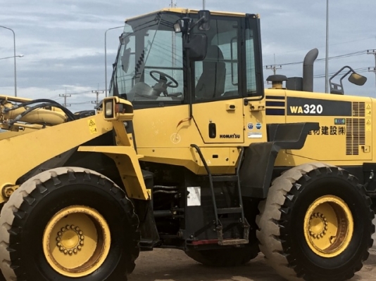 ขายรถตักล้อยาง KOMATSU WA320-6 ปี 2012 นำเข้าเองจากญี่ปุ่น สภาพสวยพร้อมใช้ มีVDOการทำงานครับ