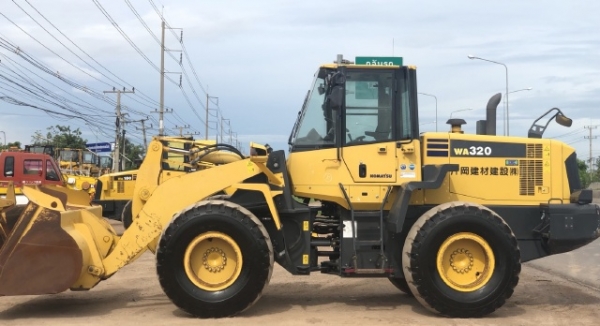 ขายรถตักล้อยาง KOMATSU WA320-6 ปี 2012 นำเข้าเองจากญี่ปุ่น สภาพสวยพร้อมใช้ มีVDOการทำงานครับ