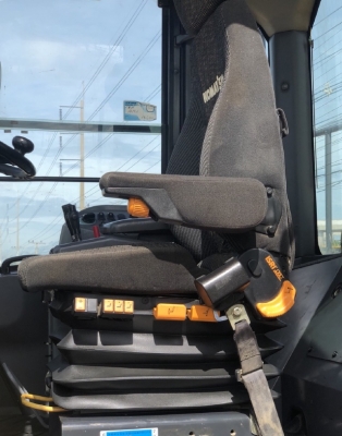 ขายรถตักล้อยาง KOMATSU WA480-6 นำเข้าเองจากญี่ปุ่น สภาพสวยพร้อมใช้ มีVDOการทำงานครับ ขายรถตักล้อยาง KOMATSU WA480-6 นำเข้าเองจากญี่ปุ่น สภาพสวยพร้อมใช้ มีVDOการทำงานครับ