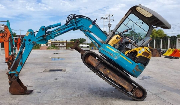 ขายด่วนรถแบคโฮคูโบต้าRX303รุ่นใหม่คอลโทลสั้นน้ำมันปั้มนิ้วดีเทียบเท่าPC30รถนอกสถาพดีพร้อมใช้เพิ่งนำเข้ามายังไม่เคยใช้งานในไทยเลย