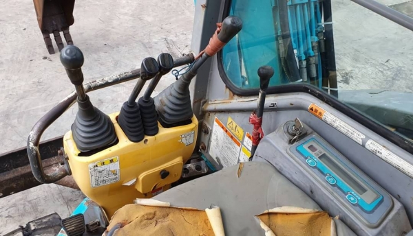 ขายด่วนรถแบคโฮคูโบต้าRX303รุ่นใหม่คอลโทลสั้นน้ำมันปั้มนิ้วดีเทียบเท่าPC30รถนอกสถาพดีพร้อมใช้เพิ่งนำเข้ามายังไม่เคยใช้งานในไทยเลย