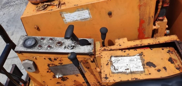 ขายด่วนรถแบคโคมิสซูHS30L3มิสซูเทียบเท่าPC30เครื่องมิสซู4สูบปั่มแรงรถนอกเพิ่งนำเข้ามาใหม่ยังไม่เคยใช้งานในเมืองไทยเลย