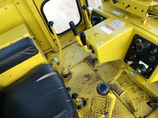 ขายรถดันดิน KOMATSU D40P-1 นำเข้าเองจากญี่ปุ่น สภาพสวยพร้อมใช้ มีVDOการทำงานครับ