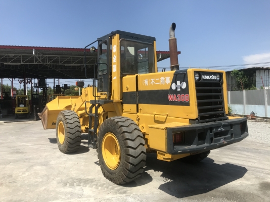 ขายรถตักKOMATSUรุ่นWA300-1นำเข้าญี่ปุ่นไม่เคยใช้งานในไทย เอวอ่อน  เครื่องโคมัสสุ6สูบ สภาพดีพร้อมใช้งาน 081-8302909 จิรโรจน์ Line  :  jiraroj2909