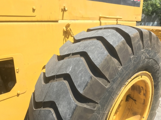 ขายรถตักKOMATSUรุ่นWA300-1นำเข้าญี่ปุ่นไม่เคยใช้งานในไทย เอวอ่อน  เครื่องโคมัสสุ6สูบ สภาพดีพร้อมใช้งาน 081-8302909 จิรโรจน์ Line  :  jiraroj2909