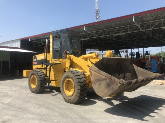 ขายรถตักKOMATSUรุ่นWA300-1นำเข้าญี่ปุ่นไม่เคยใช้งานในไทย เอวอ่อน  เครื่องโคมัสสุ6สูบ สภาพดีพร้อมใช้งาน 081-8302909 จิรโรจน์ Line  :  jiraroj2909