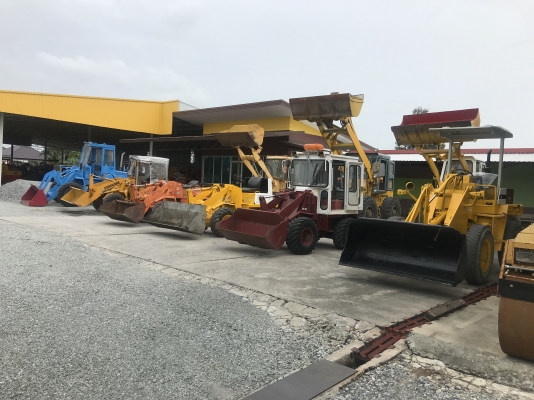 ขายรถตักKOMATSUรุ่นWA300-1นำเข้าญี่ปุ่นไม่เคยใช้งานในไทย เอวอ่อน  เครื่องโคมัสสุ6สูบ สภาพดีพร้อมใช้งาน 081-8302909 จิรโรจน์ Line  :  jiraroj2909