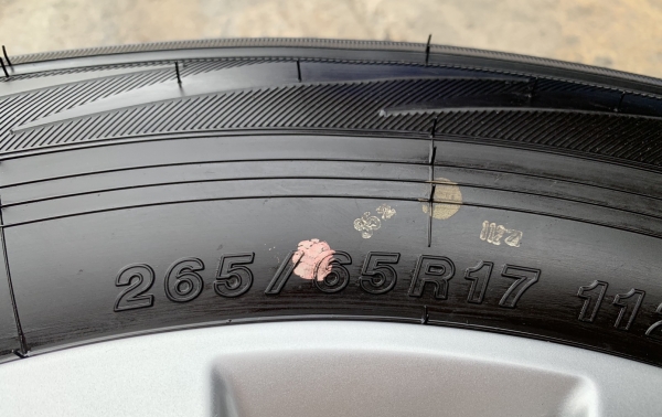 ล้อแม็กป้ายแดง Toyota Revo ขอบ17 พร้อมยางป้ายแดง 265-65-17 Yokohama รถออกปี 19 สวยกริ๊บๆ