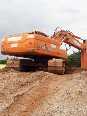 ขายด่วน. รถแบคโฮ. DOOZAN   DX225 LcA. สภาพดีมาก. ติดต่อด่วน. 0910617179