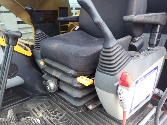 ขายด่วน!! KOMATSU  PC200-8MO สภาพนางฟ้า ค่ะ