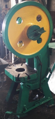 ขายเครื่องปั๊มคอม้า 15 ตัน 20 ตัน 25 ตัน 40 ตัน และ ปั๊มข้อเสือ 60ตัน 80 ตัน