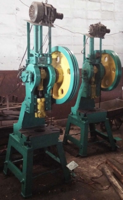 ขายเครื่องปั๊มคอม้า 15 ตัน 20 ตัน 25 ตัน 40 ตัน และ ปั๊มข้อเสือ 60ตัน 80 ตัน