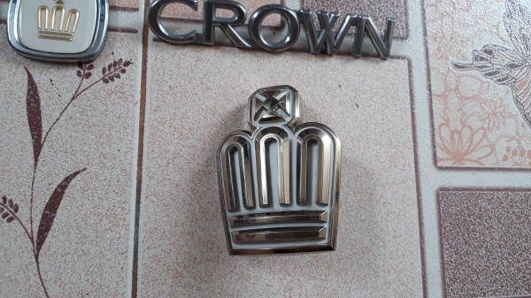 โลโก้ TOYOTA CROWN แท้ จากญี่ปุ่น โลโก้ TOYOTA CROWN แท้ จากญี่ปุ่น