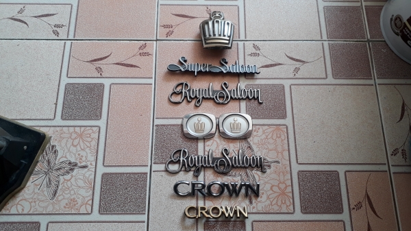 โลโก้ TOYOTA CROWN แท้ จากญี่ปุ่น โลโก้ TOYOTA CROWN แท้ จากญี่ปุ่น