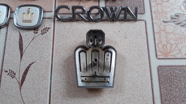 โลโก้ TOYOTA CROWN แท้ จากญี่ปุ่น
