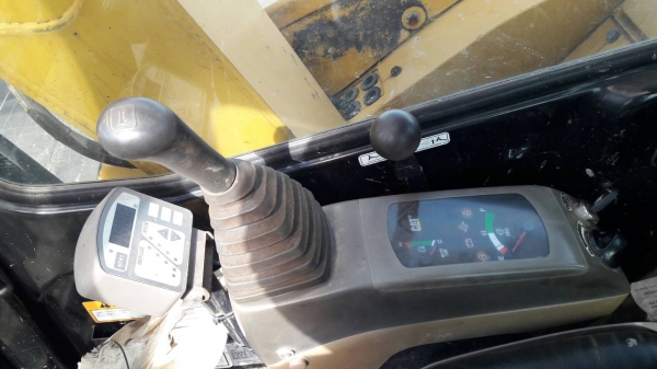 ขายรถขุดCATERPILLAR-305SR เครื่องยนต์มิตซูบิชิ-K4N  จำนวน 4 สูบ ,คอนโทรลน้ำมัน , ปั๊มนิ้ว , แทรคเหล็กก๊อปยาง , มีตู้/เก๋ง, สินค้าเดิมๆเก่านอก, มีเอกสาร ขายตามสภาพ, ยังไม่เคยใช้งานในไทย
