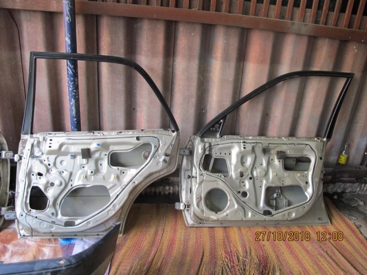 ประตูทั้ง 4 บาง TOYOTA AE110-AE112