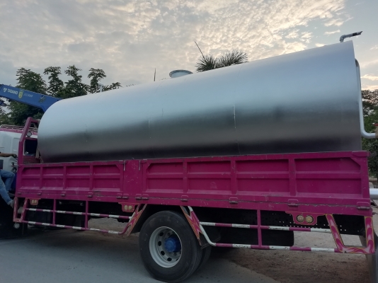 ขายถังน้ำมันใหม่ขนาด 20,000 ลิตร เหล็กหนา 4 มม.ผลิตเอง ราคาใบละ 70,000 บาท  ถังใหม่ผลิตเอง